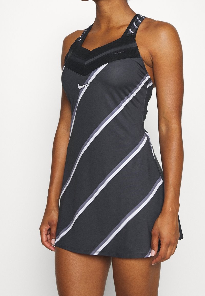 Nike Performance Robe de sport - black