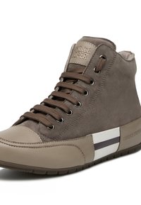 Braune Wildleder High-Top Sneaker mit einer beigen Leder-Spitze, braunen Schnürsenkeln und weißen sowie dunkelbraunen Streifenakzenten an der Seite.