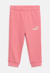 Ροζ παιδικό παντελόνι φόρμας με ελαστική μέση και μανσέτες, με λευκό λογότυπο Puma στον αριστερό μηρό.