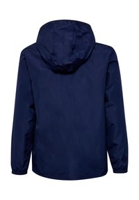 Marineblå vandtæt jakke med hætte, elastiske manchetter og et glat, let materiale med et enkelt, strømlinet design.