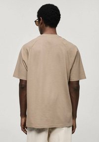Mango Základné tričko - beige