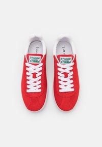 Lacoste BASESHOT 223 - Sportbačiai - red/white