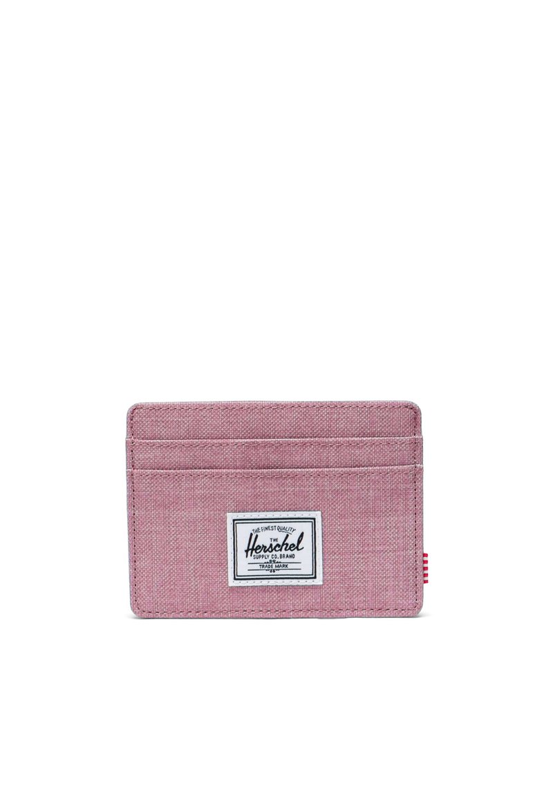 Portafoglio Herschel in tessuto rosa testurizzato, con tre slot per carte, un logo etichetta bianco e un piccolo tab rosso accentato sul lato.