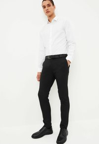Next SKINNY FIT PLAIN - Pantaloni - black