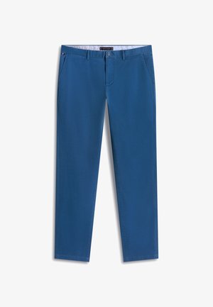 Siniset suorat housut, joissa on etutaskut, vyölenkit, napillinen suljenta ja pieni lippudetalji oikeassa taskussa.