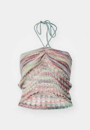 Pleteni top s halter izrezom, ki vsebuje večbarvne črte v pastelnih odtenkih, z teksturirano površino in zavezovanjem na vratu.