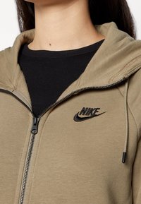 Nike Sportswear Luvtröja - olive