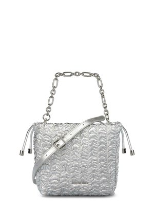 Silberne strukturierte Handtasche mit Kettenhenkel und verstellbarem Schulterriemen, mit Kordelseiten und metallischem Finish.