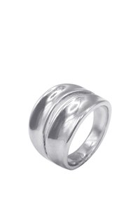 Anello in argento largo con finitura lucida, dotato di tre scanalature curve sulla superficie e di un interno liscia.