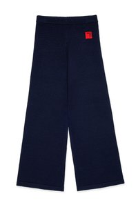 Bredde ben navy blå bukser med en teksturert overflate, med elastisk livlinje og en liten rød merkeetikett på øvre venstre side.