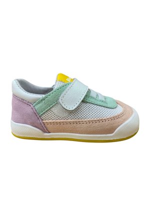 Zapatillas con velcro, de parte superior de malla y ante. Presentan colores en tonos pastel de rosa, verde y blanco, una suela de goma blanca y un acento de logo amarillo.