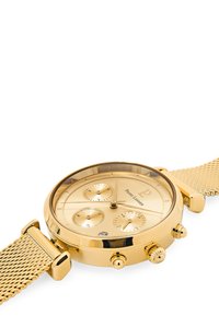 Orologio in tonalità oro con bracciale a rete, caratterizzato da una cassa rotonda, tre sottodial e un quadrante testurizzato. Include un logo e due pulsanti a corona.