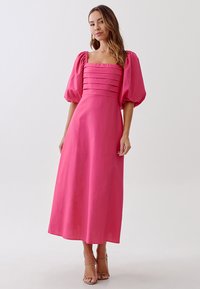 TUSSAH ROSANNA - Maxi šaty - hot pink