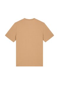 Korte mouwen t-shirt in een lichte tan kleur, gemaakt van zachte stof met een ronde hals, met een eenvoudig ontwerp en zonder zichtbare versieringen.