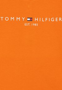 Tommy Hilfiger ESSENTIAL TEE UNISEX - Langarmshirt - orange thunder