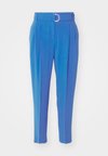 TAPIAH - Chinos tipa bikses - bright blue