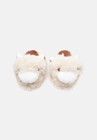 Mīksti plīša čības, kas veidotas kā aita, ar baltu seju, mazām ausīm un bēšīgu teksturētu virsmu ar brūniem akcentiem.