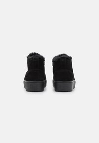 Tamaris Höga sneakers - black