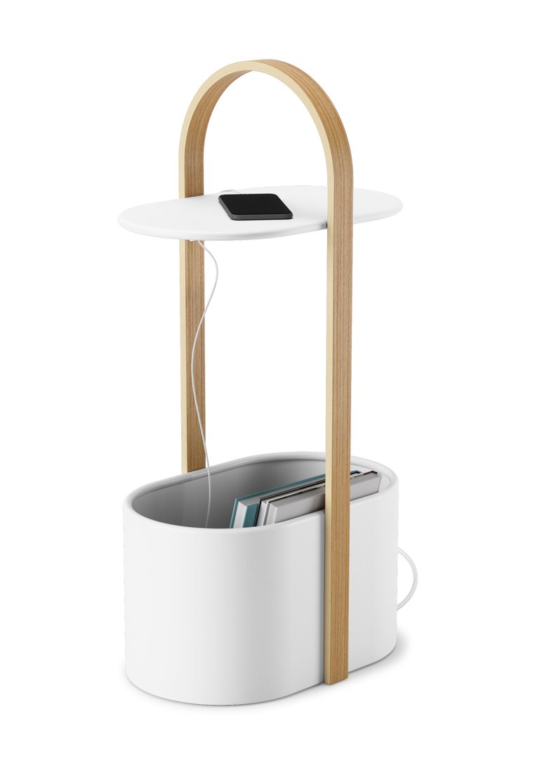 Unità di stoccaggio bianca e arrotondata con una maniglia in legno chiaro. Presenta un ripiano superiore piatto per dispositivi e un compartimento inferiore per libri.