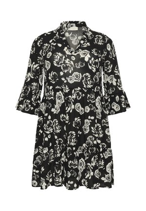 Rochie neagră dintr-un material ușor, cu un model floral în trandafiri albi, cu decolteu în V, mâneci evazate și un design cu volane.