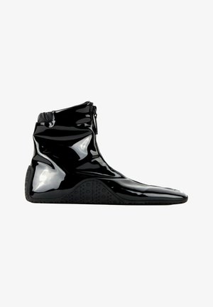 ALAÏA, Bottines - black