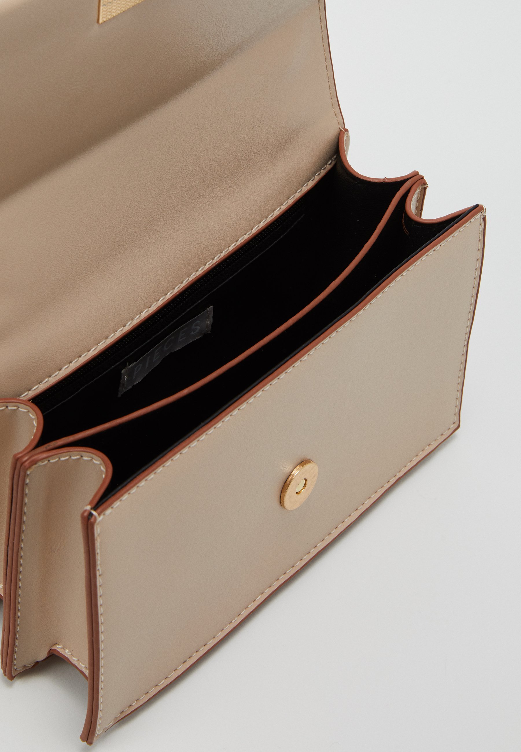 Pieces PCSCARLET CROSS BODY Håndveske beigemulti Pieces PCSCARLET CROSS BODY Håndveske blackbeige multi