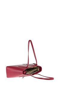 Borsa tote in pelle rossa con design strutturato, tracolla singola e chiusura con zip superiore. L'interno presenta una fodera beige con stampa del logo.
