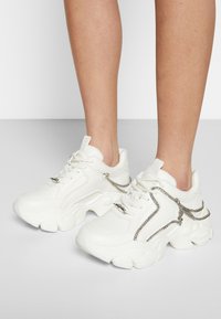 Buffalo Tenisky - white/silver