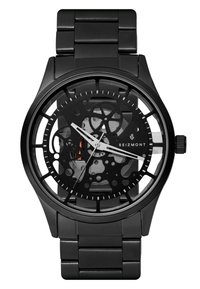 Svart analog klokke med skelettdial, som har sølvfargede time- og minuttimer, i tillegg til en metallrem og distinkte sirkulære former i designet.