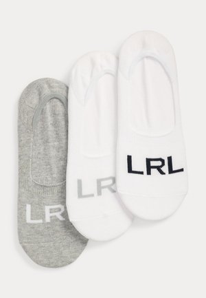 Trei perechi de șosete scurte, două albe și una gri, fiecare având literele "LRL" lângă zona degetelor.