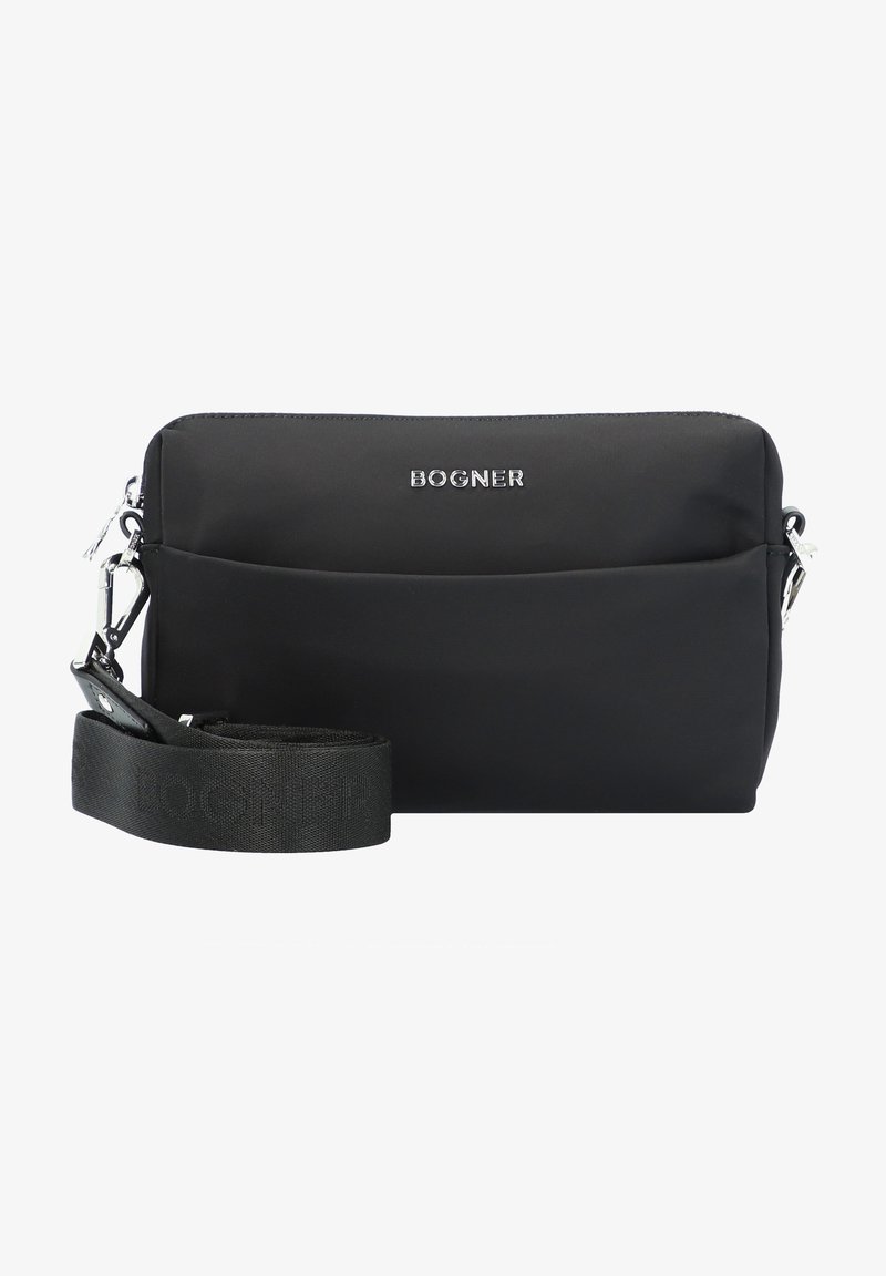 Borsa a tracolla nera in nylon con un design elegante, dotata di una tasca anteriore, hardware in argento e una tracolla con marchio. Texture liscia.