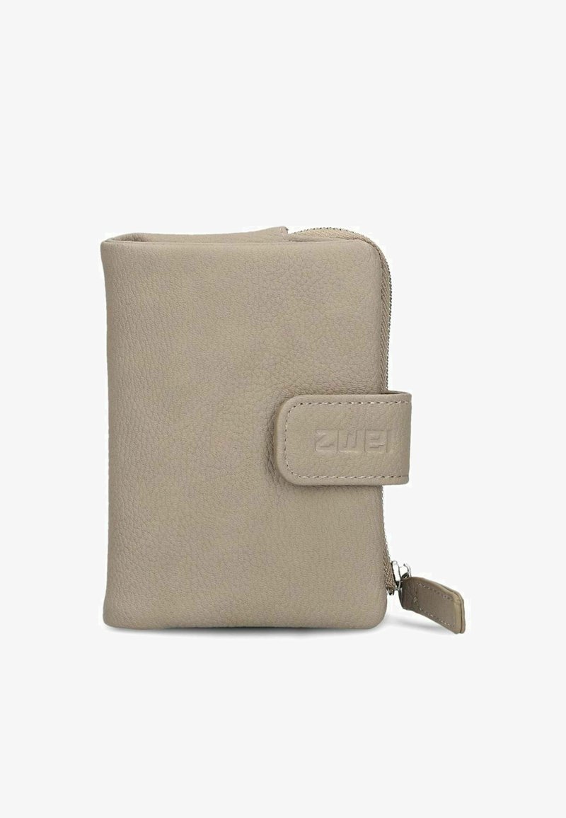 Billetera de cuero gris con acabado texturizado, forma rectangular, cierre de cremallera y una correa con botón que presenta un sutil estampado del logo.