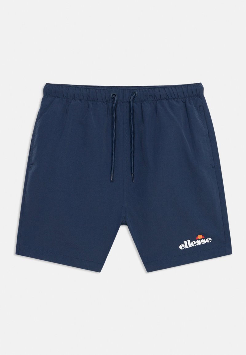 Short de bain pour homme bleu marine avec ceinture élastique, cordon de serrage ajustable, poches latérales et petit logo "ellesse" blanc et orange sur la jambe gauche.