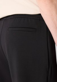 Thumbnail Image 9