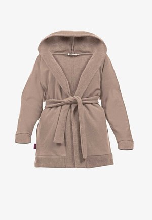 Šviesiai taupe spalvos fliso vonios chalatas su kapišonu, ilgomis rankovėmis ir užrišamu diržu liemeni. Pasižymi minkšta tekstūra ir dideliu šalikiniu apykakle.