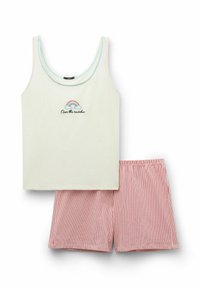 Débardeur vert clair avec des bordures bleues et roses, mettant en avant un arc-en-ciel brodé et du texte. Short rayé rouge et blanc avec une taille élastique.