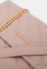 Valentino Bags Taška s příčným popruhem - light pink