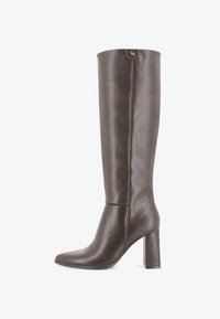 Seleccionado, marrón