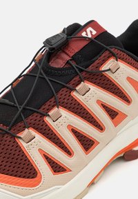 Salomon XA PRO 3D V9 ciemnoczerwony