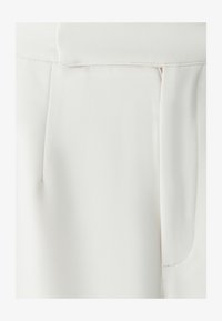 Unselected, off white