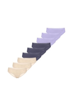 Neuf paires de sous-vêtements féminins en beige, gris foncé et lavande, disposées en dégradé diagonal sur fond blanc.