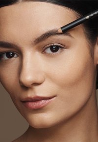 Code8 ARCH REALIST BROW DEFINING PENCIL brązowy