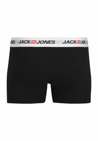 Crne bokserice za muškarce s bijelim pojasom na kojem je u crnim i crvenim slovima ispisano "JACK & JONES".