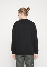 Levi's® RELAXED GRAPHIC CREWNECK SWEATSHIRT - Felpa -  caviar