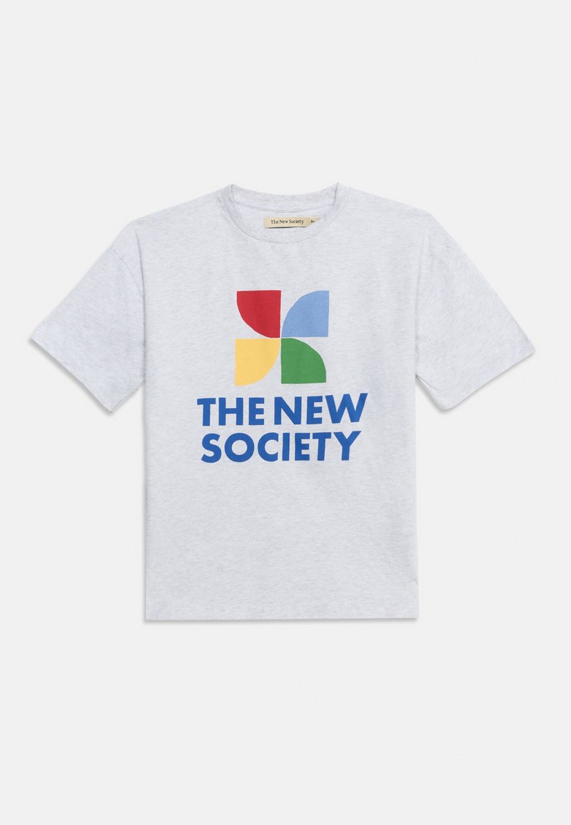 Svijetlosiva majica kratkih rukava s višebojnom grafikom vjetrenjače i plavim tekstom "THE NEW SOCIETY" smještenim u sredini sprijeda.