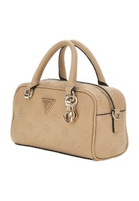 Borsa a tracolla sintetica beige con superficie texturizzata, doppi manici, chiusura con zip e dettagli in metallo argentato. Presenta un dettaglio con logo sulla parte anteriore.