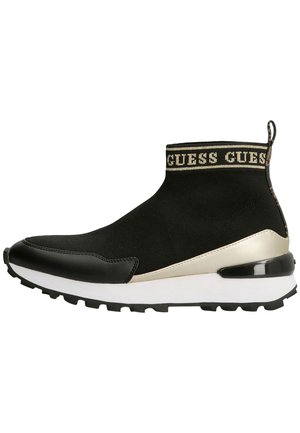 Sort og beige slip-on sneakerstøvle med hvid sål, tekstureret greb og elastisk manchet samt hæl-øje med "GUESS"-mærkning.
