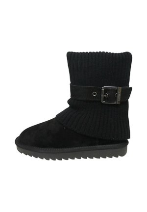 Stivaletti neri alla caviglia con polsino a coste in maglia, corpo in suede, suola piatta in gomma e fibbia decorativa sulla fascia larga.