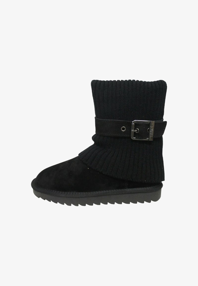 Stivaletti neri alla caviglia con polsino a coste in maglia, corpo in suede, suola piatta in gomma e fibbia decorativa sulla fascia larga.