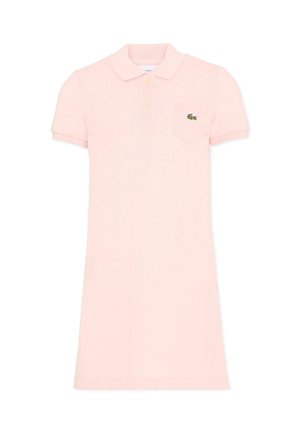 Lichtroze polo-jurk met korte mouwen, kraag, twee knopen, een klein borstzakje en een groen krokodillenlogo op het zakje.